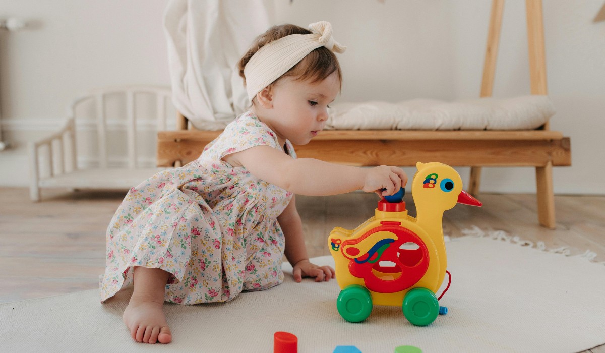 Professional ABA therapist working with child in Independence - ABA therapy